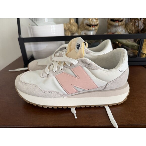 NEW BALANCE 237 size 8.5 US, Trainers White And Pastel Pink Sneaker NEW IN BOX - Picture 2 of 13